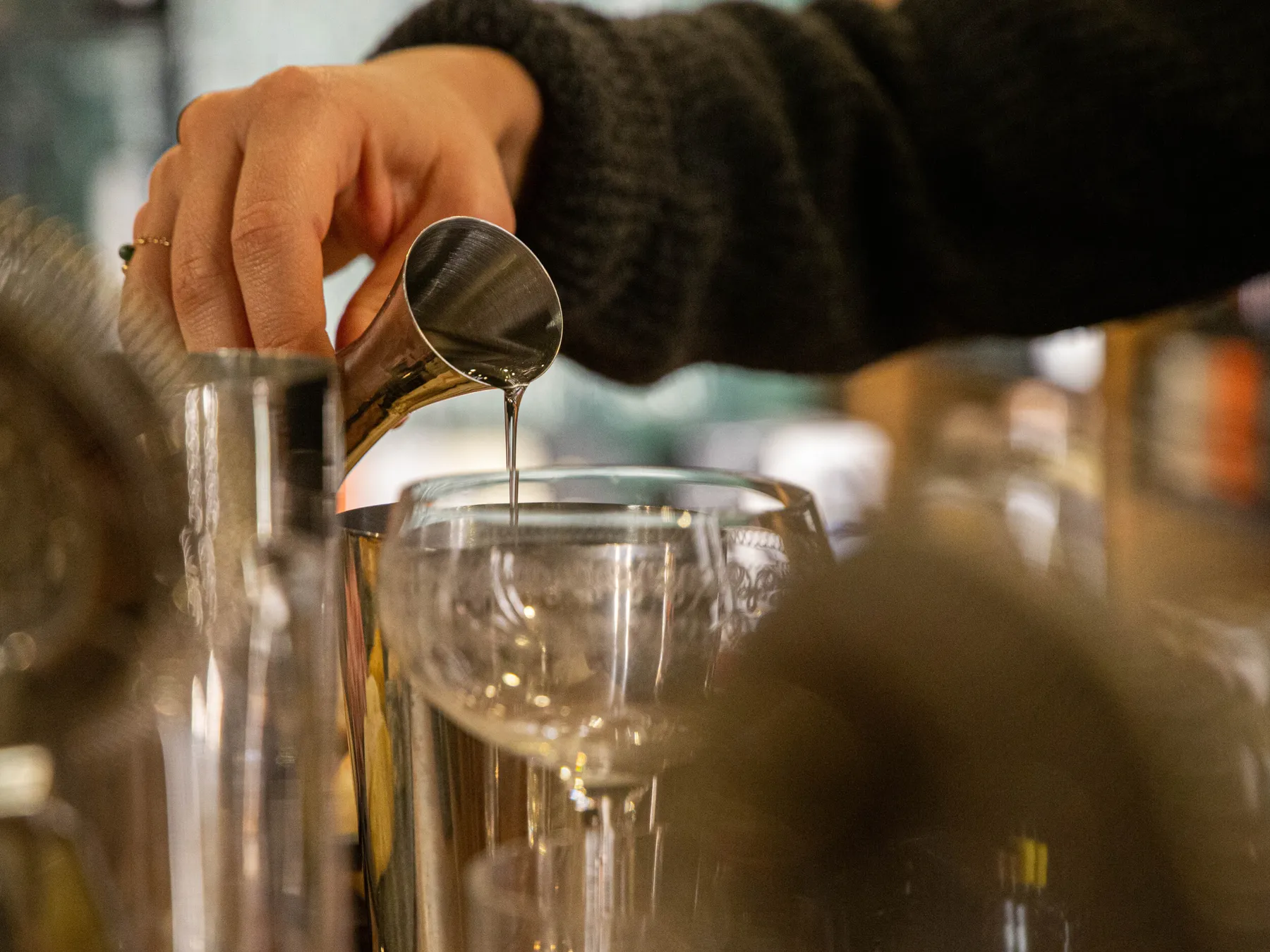 Découvrez le monde du bar et réalisez 3 cocktails avec Gaëtan - Image n°1 - Wecandoo