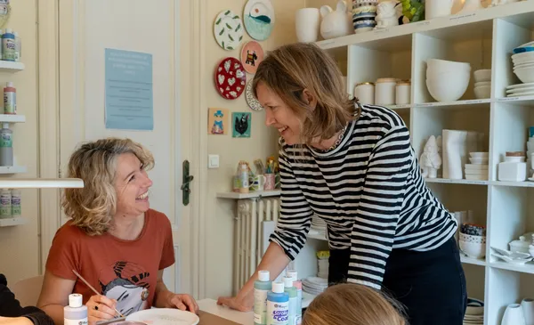 Surprenez votre équipe et décorez votre mug autour d'un apéro avec Gail - Afbeelding nr. 3 - Wecandoo