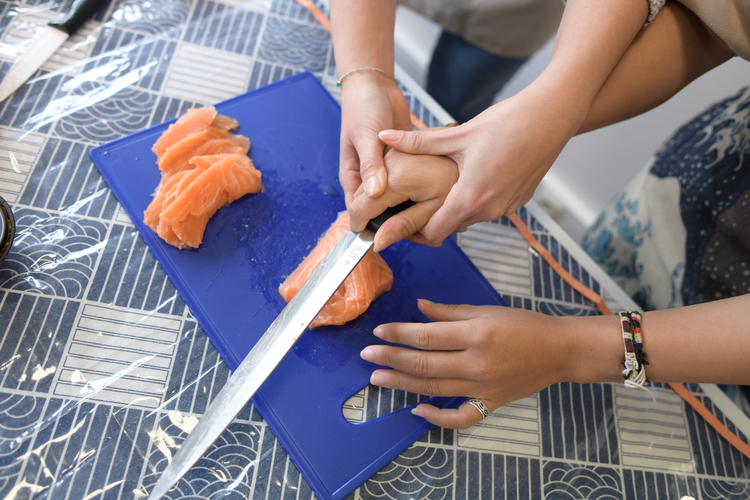 Wecandoo - Rassemblez votre équipe et cuisinez votre plateau repas japonais traditionnel avec Estelle - Image n°4