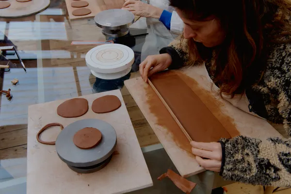 Découvrez les techniques chinoises de modelage à la main avec Sarah - Image n°3 - Wecandoo