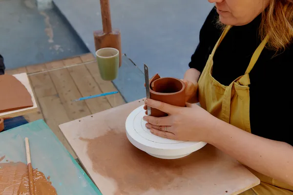 Découvrez les techniques chinoises de modelage à la main avec Sarah - Image n°4 - Wecandoo