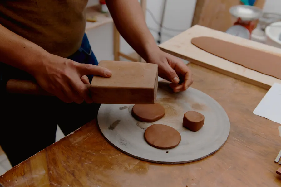 Découvrez les techniques chinoises de modelage à la main avec Sarah - Image n°1 - Wecandoo