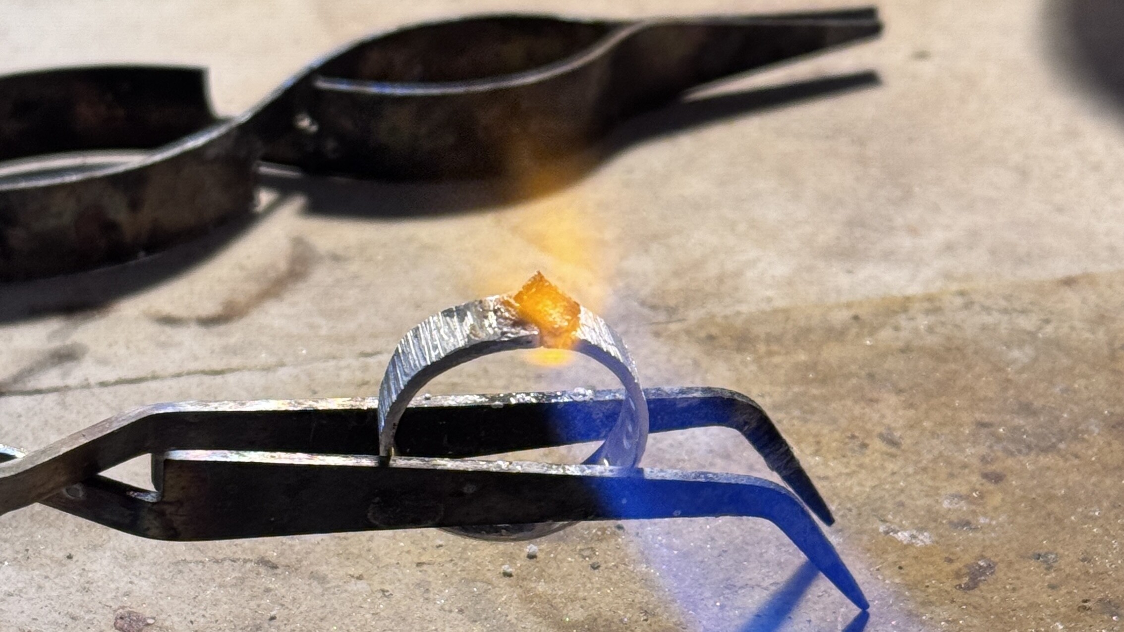 Créez votre bague en argent à Paris
