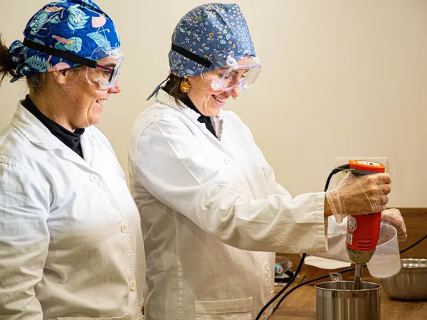 Réalisez vos savons artisanaux de 500 grammes avec Anne-Cécile - Image n°4 - Wecandoo