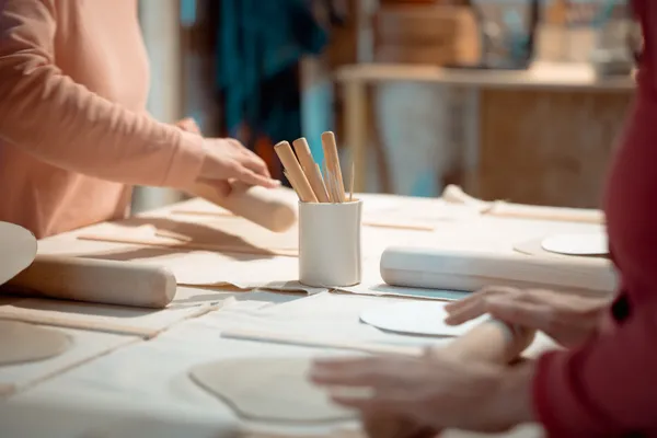 Inspirez votre équipe et modelez votre duo de mugs en prenant l'apéro avec Antoine - Image n°2 - Wecandoo