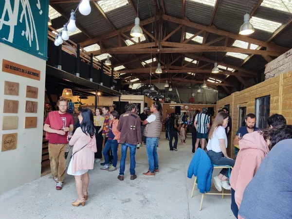 Inspirez votre équipe et modelez votre duo de mugs en prenant l'apéro avec Antoine - Image n°3 - Wecandoo