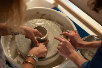 Tournez votre tasse en céramique