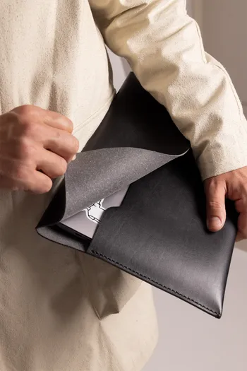 Créez votre pochette en cuir en groupe