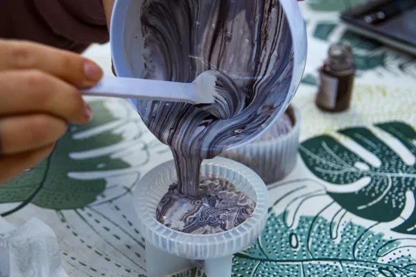 Réalisez votre bougie personnalisée avec Elsa - Image n°3 - Wecandoo