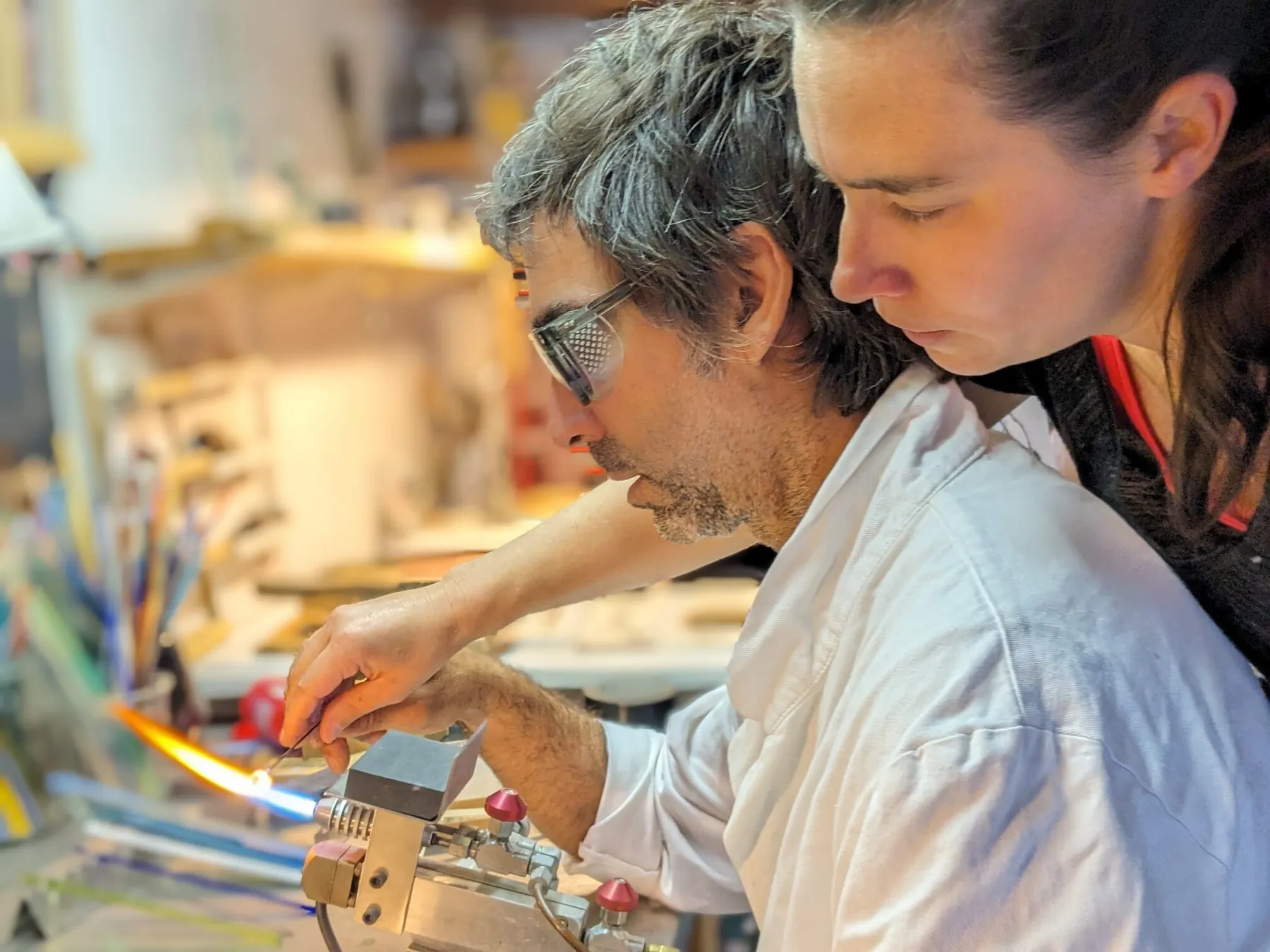 Initiez-vous au verre filé au chalumeau et à la bijouterie avec Claire - Image n°2 - Wecandoo