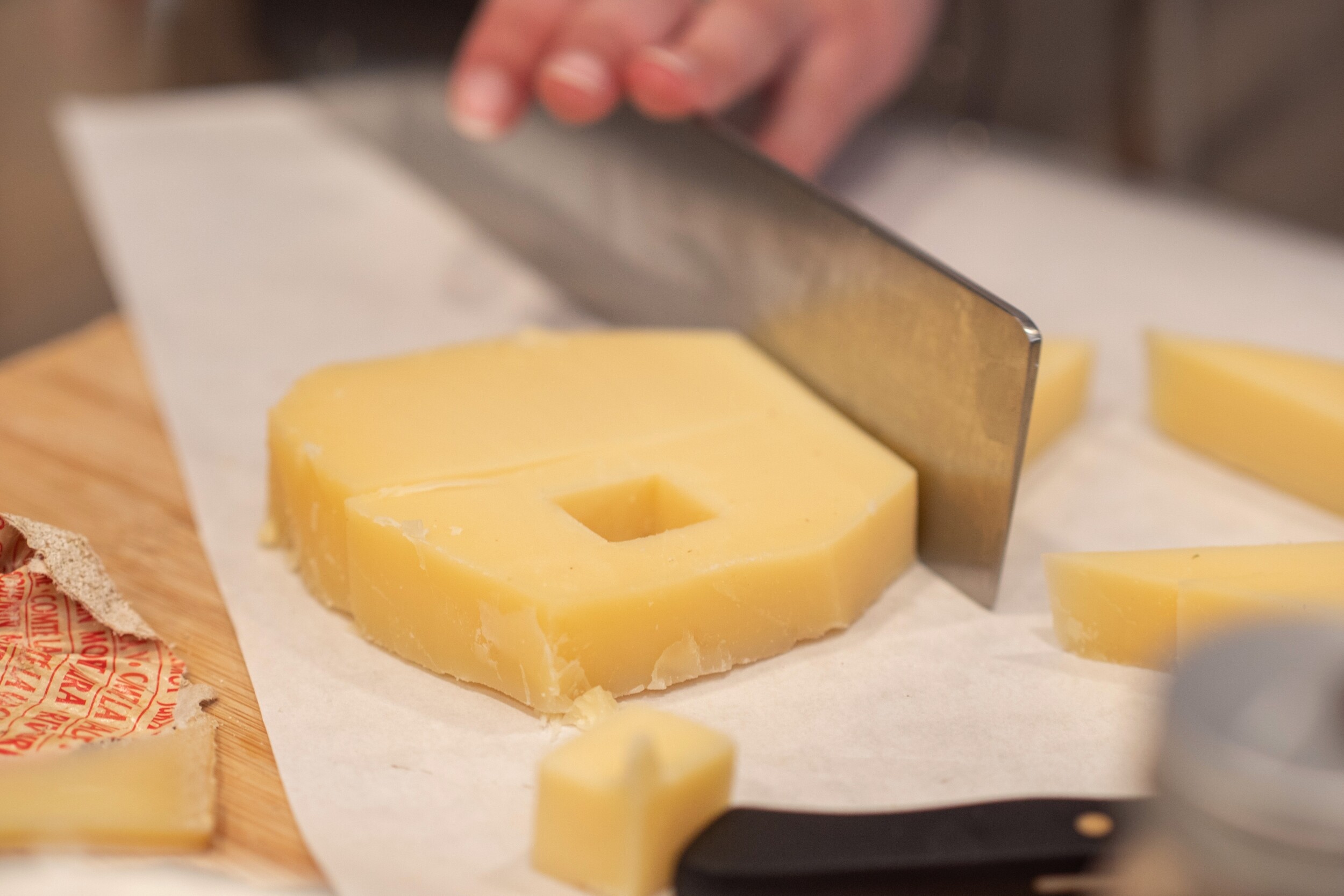 Wecandoo - Rassemblez votre équipe et dégustez des accords fromages et spiritueux avec Myriam et son équipe - Image n°7