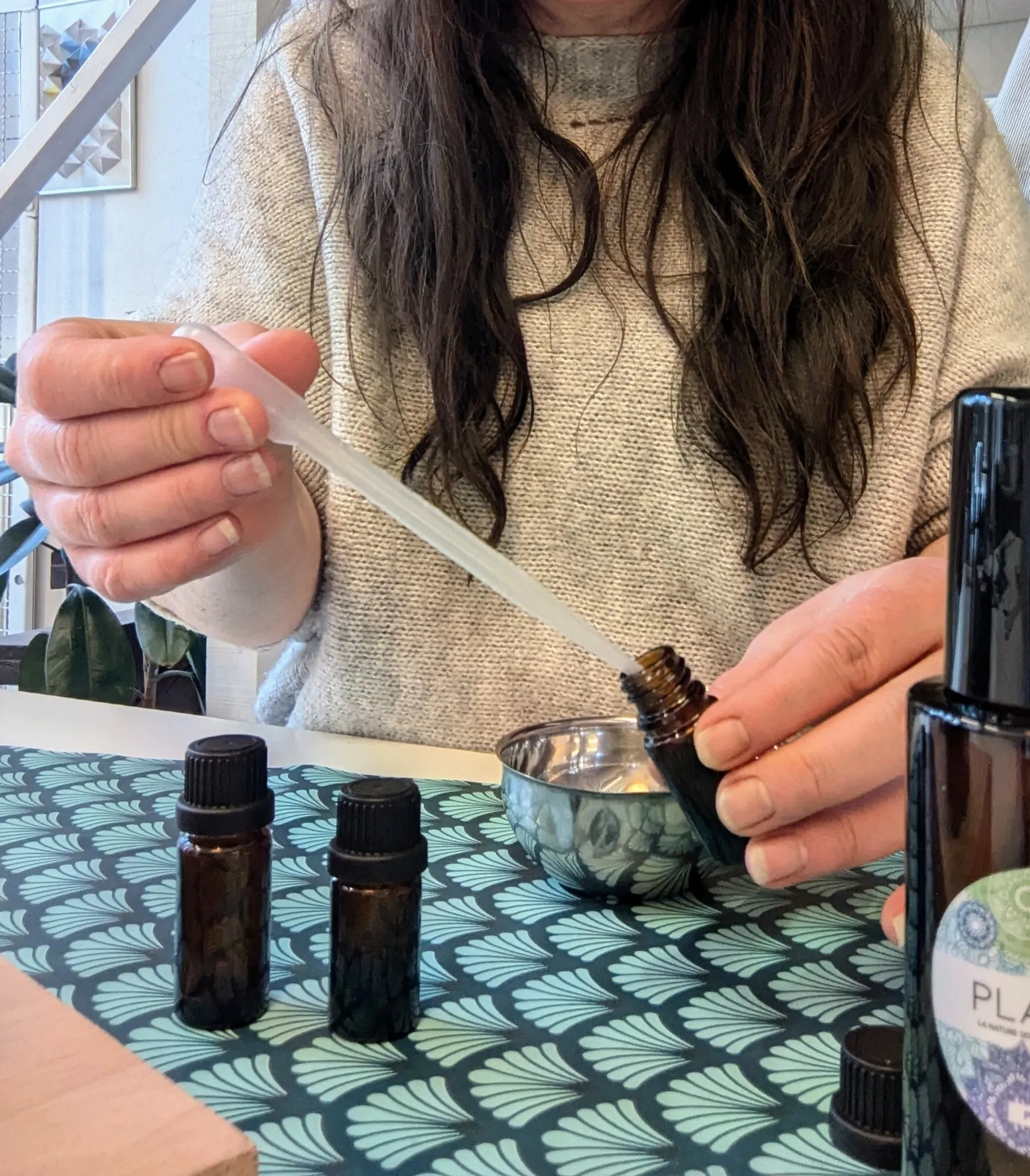 Émerveillez votre équipe et fabriquez votre parfum d'intérieur naturel avec Bénédicte - Image n°1 - Wecandoo