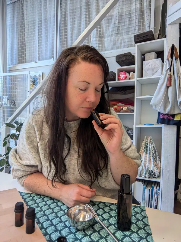 Émerveillez votre équipe et fabriquez votre parfum d'intérieur naturel avec Bénédicte - Image n°2 - Wecandoo