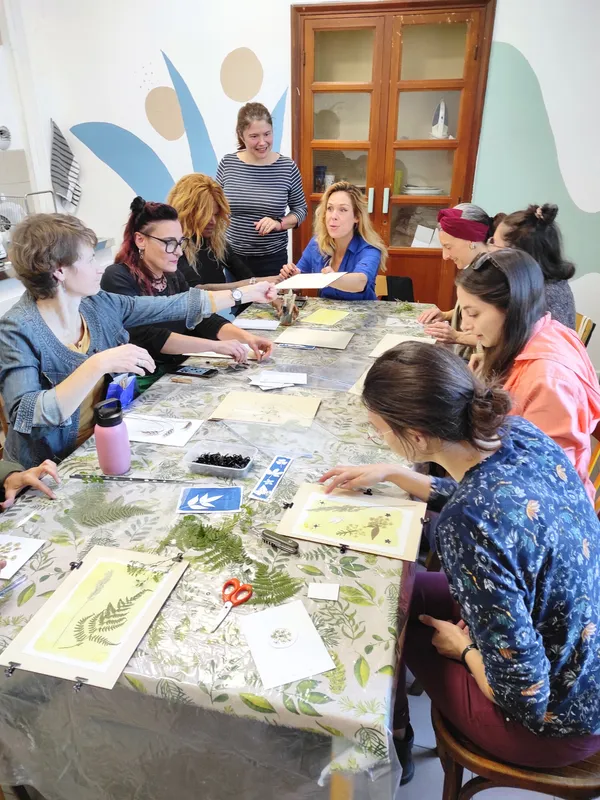 Réalisez vos impressions végétales en cyanotype avec Caroline - Image n°1 - Wecandoo