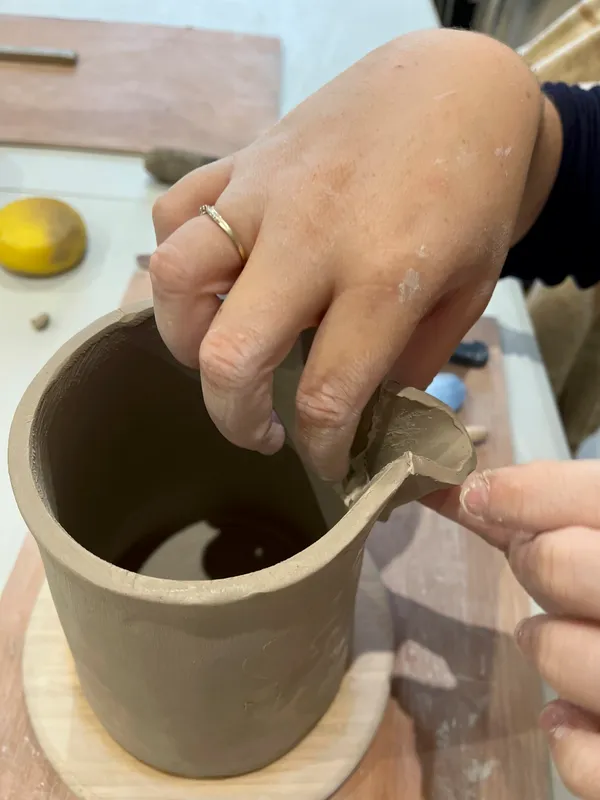 Créez votre carafe en céramique avec Laurence - Image n°4 - Wecandoo