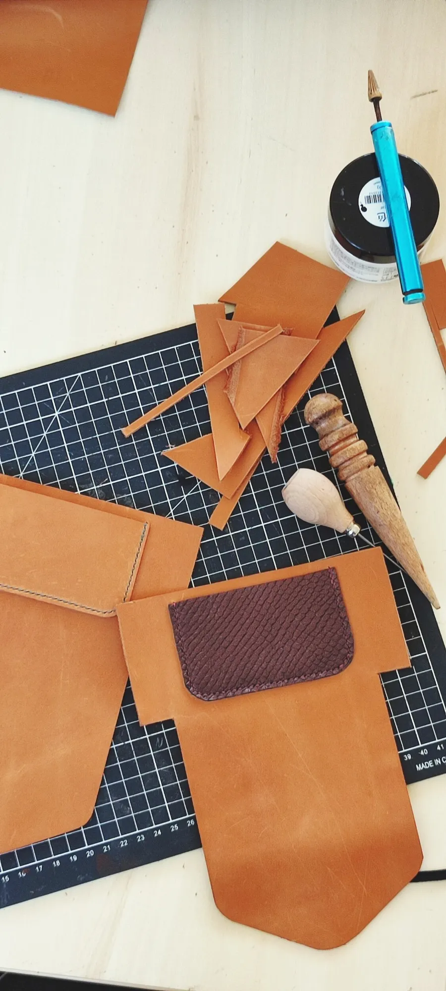 Fabriquez votre porte-monnaie en cuir upcyclé avec Marie - Image n°1 - Wecandoo