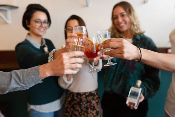 Inspirez votre équipe et dégustez ensemble des spiritueux avec Aymeric, Francisco et Julien - Image n°1 - Wecandoo