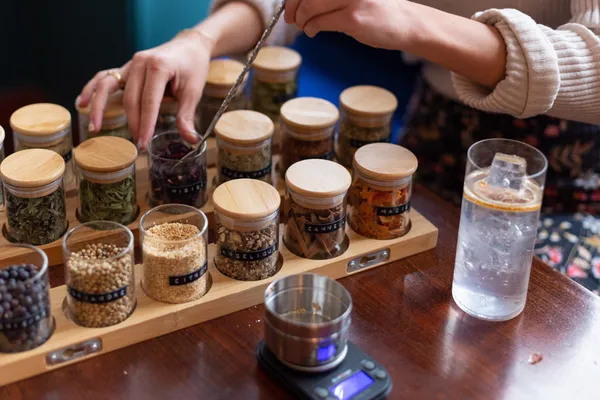 Réunissez votre équipe et réalisez ensemble votre gin avec Aymeric, Francisco et Julien - Image n°1 - Wecandoo