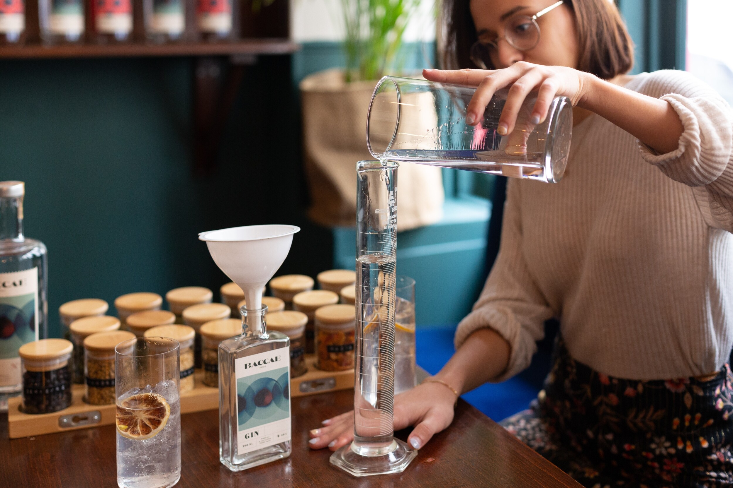 Réalisez votre gin en groupe