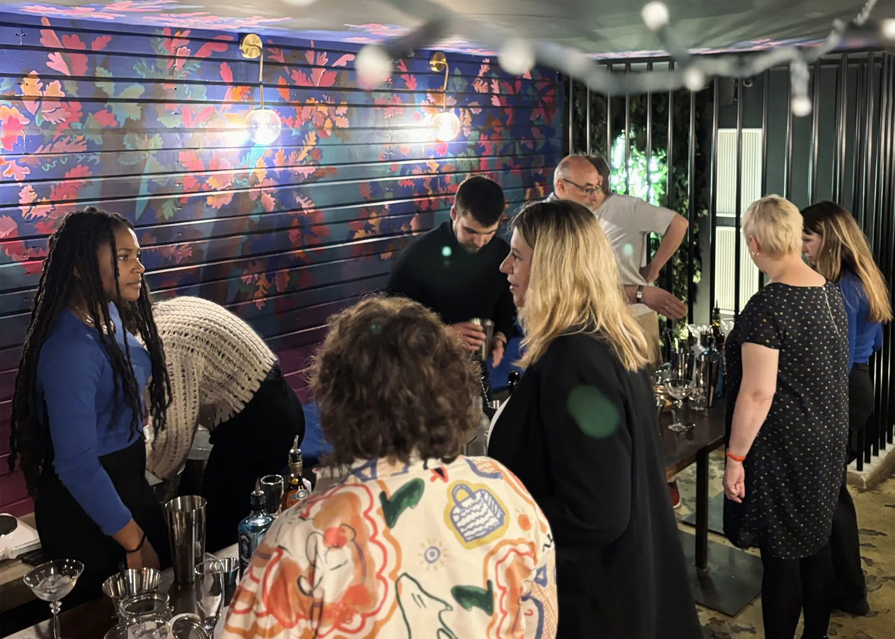 Rassemblez votre équipe et réalisez un cocktail à base de champagne avec Louis - Image n°5 - Wecandoo