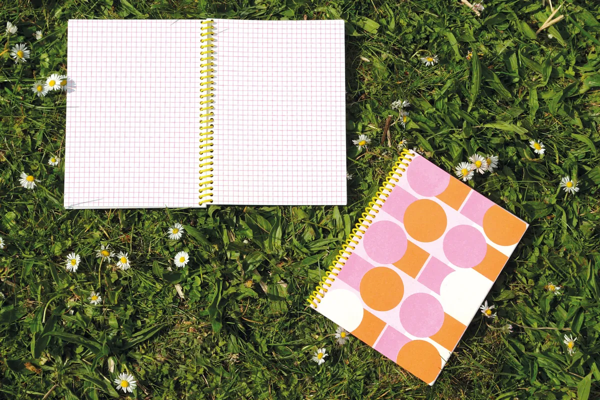 Créez des carnets en risographie en équipe