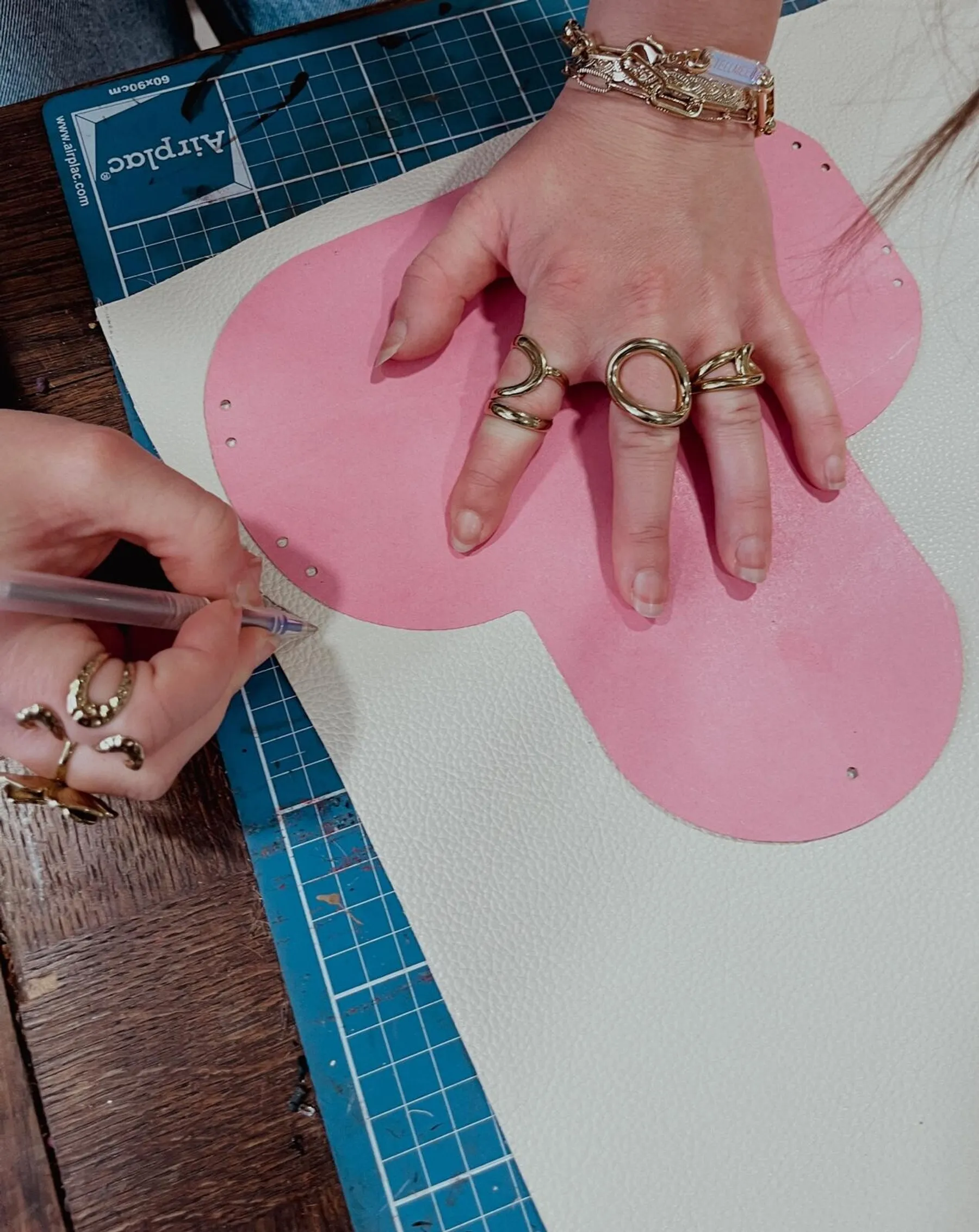 Fabriquez votre ceinture et votre porte-monnaie en cuir avec Daniella - Image n°2 - Wecandoo