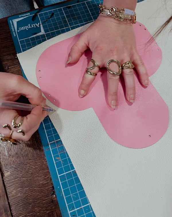 Fabriquez votre ceinture et votre porte-monnaie en cuir avec Daniella - Image n°2 - Wecandoo