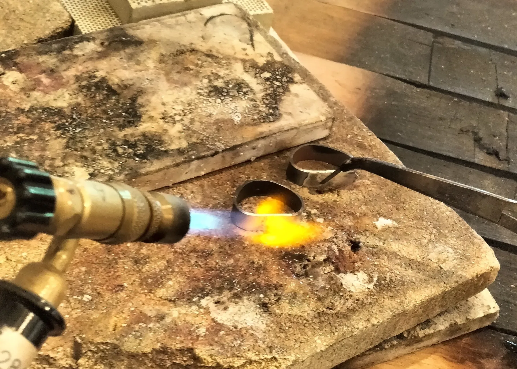 Fabriquez votre bijou en argent massif avec Claire - Image n°4 - Wecandoo