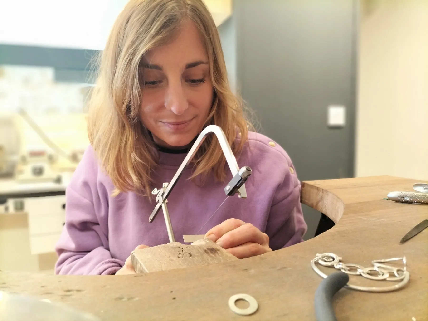 Fabriquez votre bijou en argent massif avec Claire - Image n°1 - Wecandoo