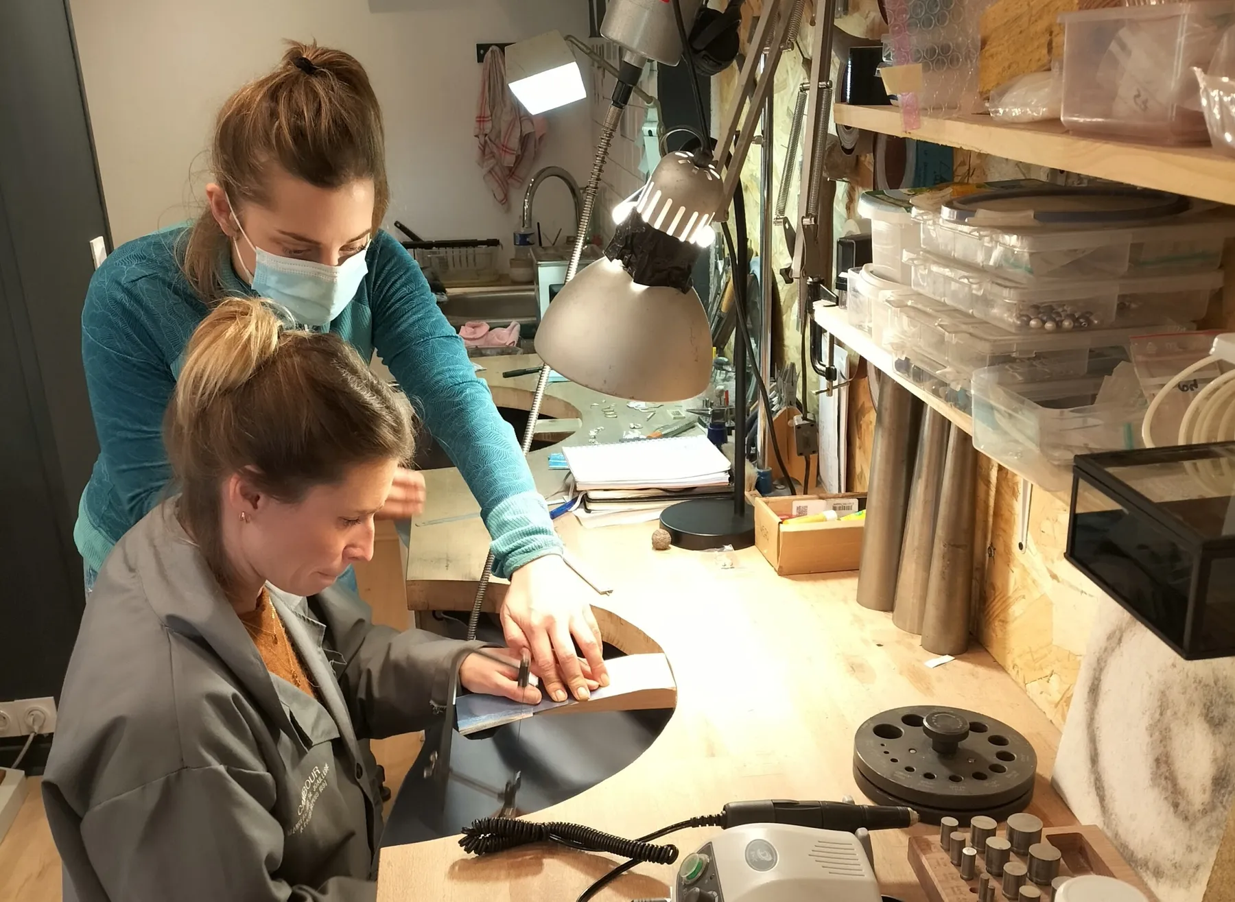 Fabriquez votre bijou en argent massif avec Claire - Image n°3 - Wecandoo