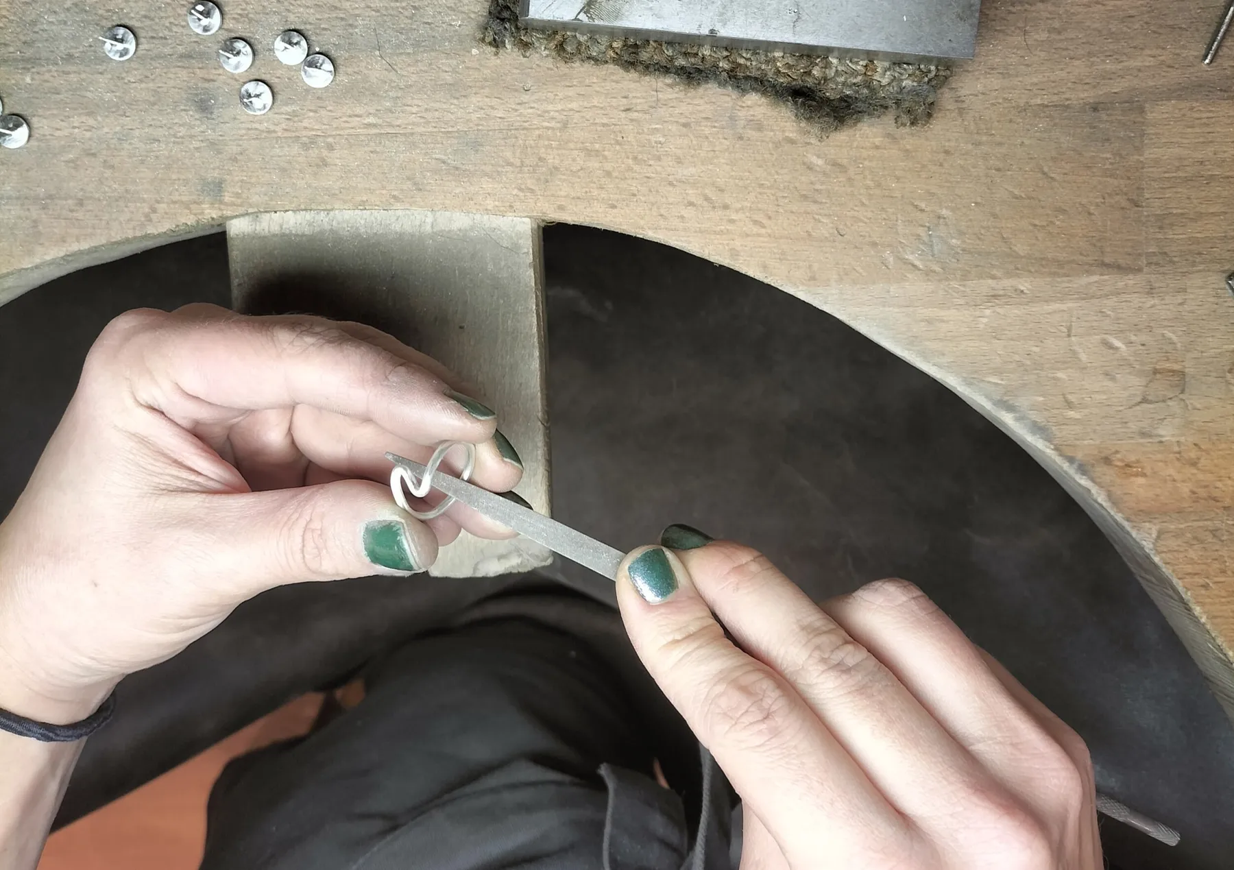 Fabriquez votre bijou en argent massif avec Claire - Image n°2 - Wecandoo