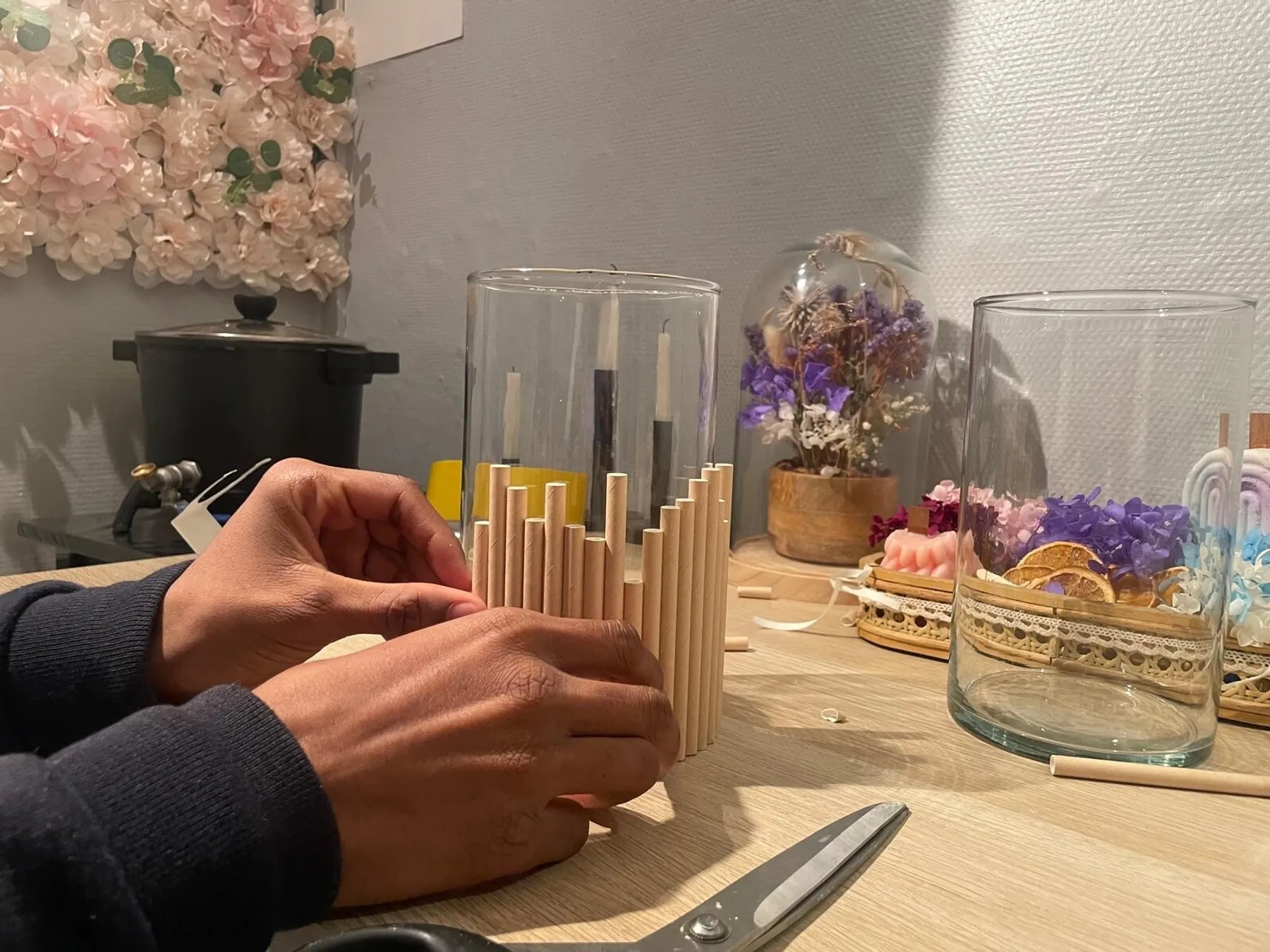 Décorez votre photophore fleuri XL avec Caroline - Image n°4 - Wecandoo