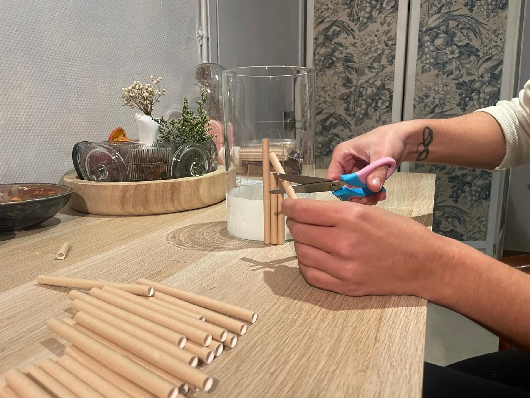 Décorez votre photophore fleuri XL avec Caroline - Image n°1 - Wecandoo