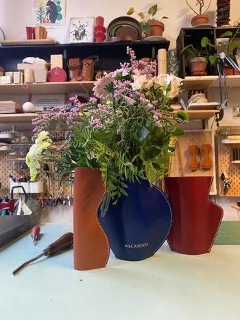 Réalisez votre vase en cuir en point sellier