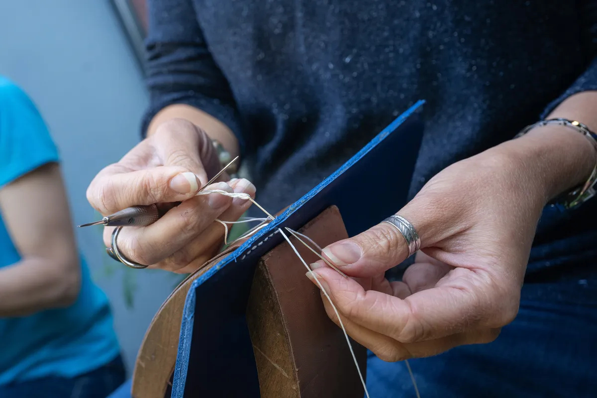 Réalisez votre petite maroquinerie en groupe
