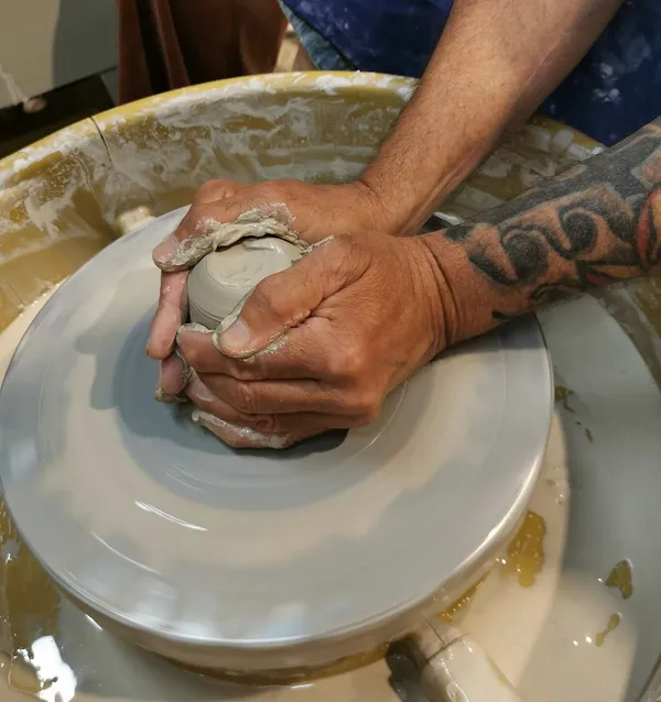 Initiez-vous au tour et à l’estampage avec Claire et son équipe - Image n°1 - Wecandoo