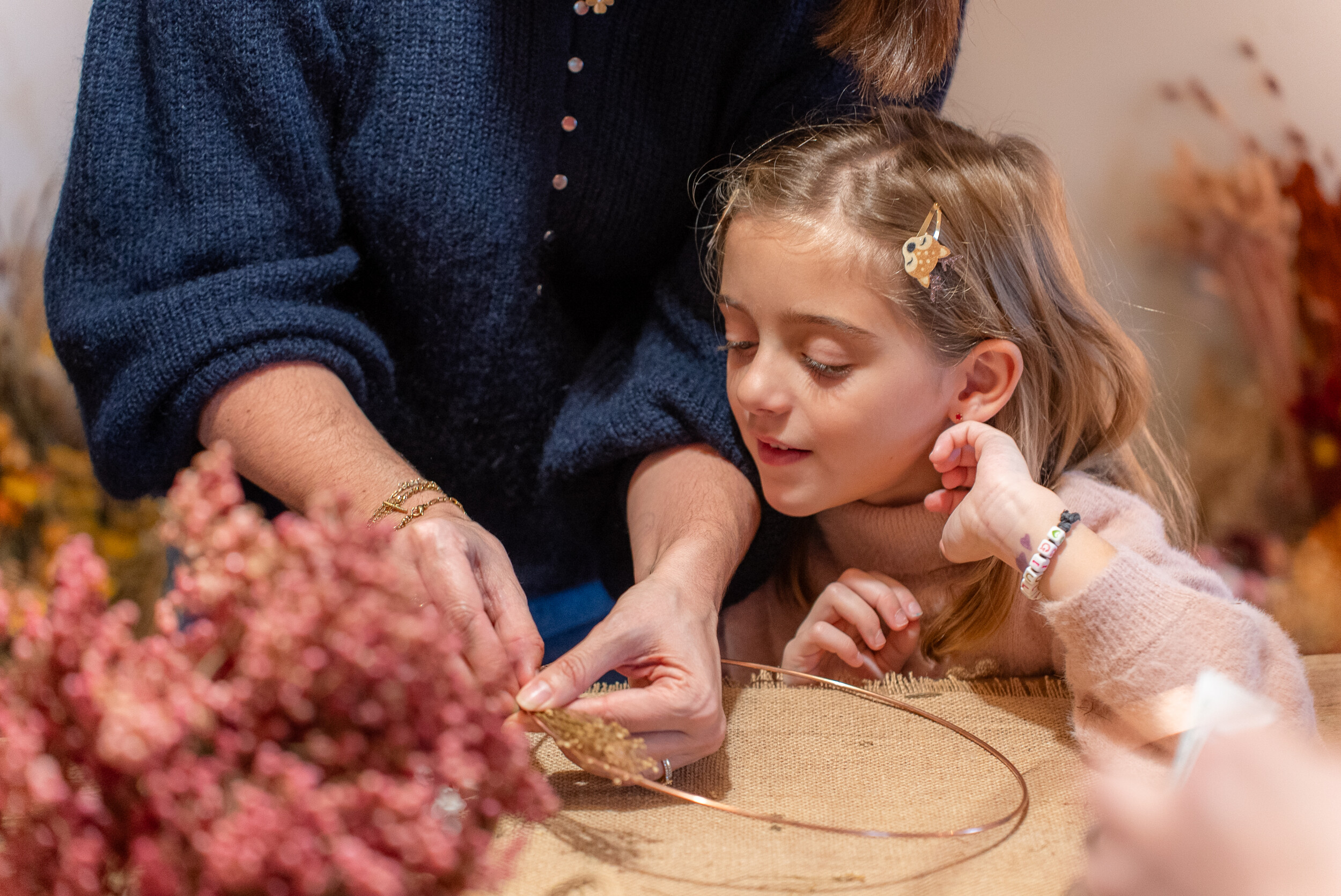 Wecandoo - Réalisez votre couronne de fleurs séchées avec Stéphanie - Image n°6