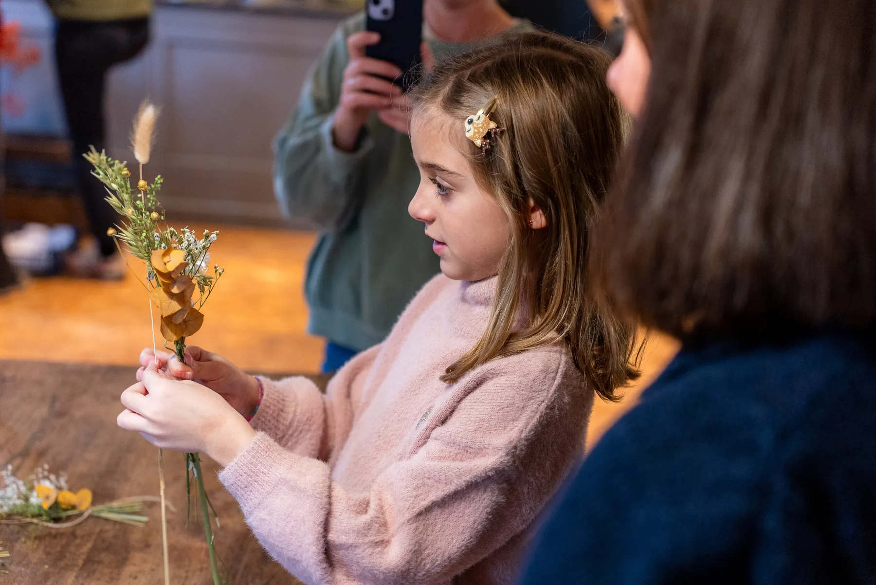Réalisez votre guirlande fleurie en duo avec votre enfant accompagnés par Stéphanie - Image n°3 - Wecandoo