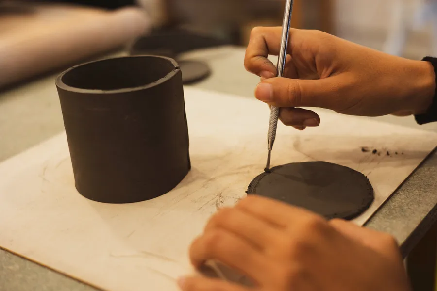 Réalisez votre applique murale design en céramique avec Kathleen - Afbeelding nr. 1 - Wecandoo