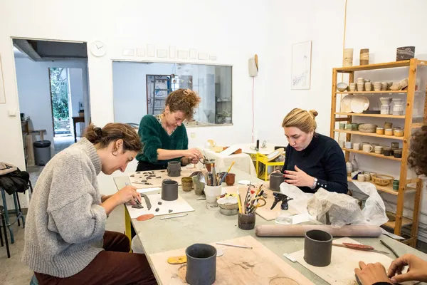 Réalisez votre objet unique en terre mêlée avec Kathleen - Afbeelding nr. 2 - Wecandoo