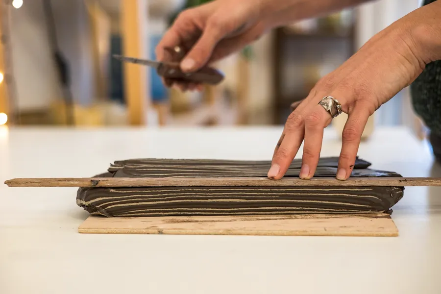 Réalisez votre objet unique en terre mêlée avec Kathleen - Afbeelding nr. 1 - Wecandoo