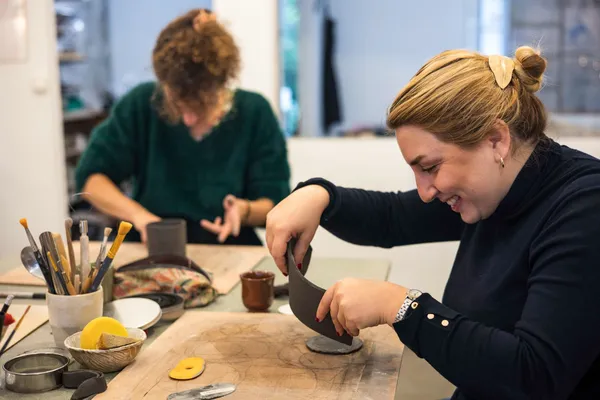 Réalisez votre objet unique en terre mêlée avec Kathleen - Afbeelding nr. 3 - Wecandoo