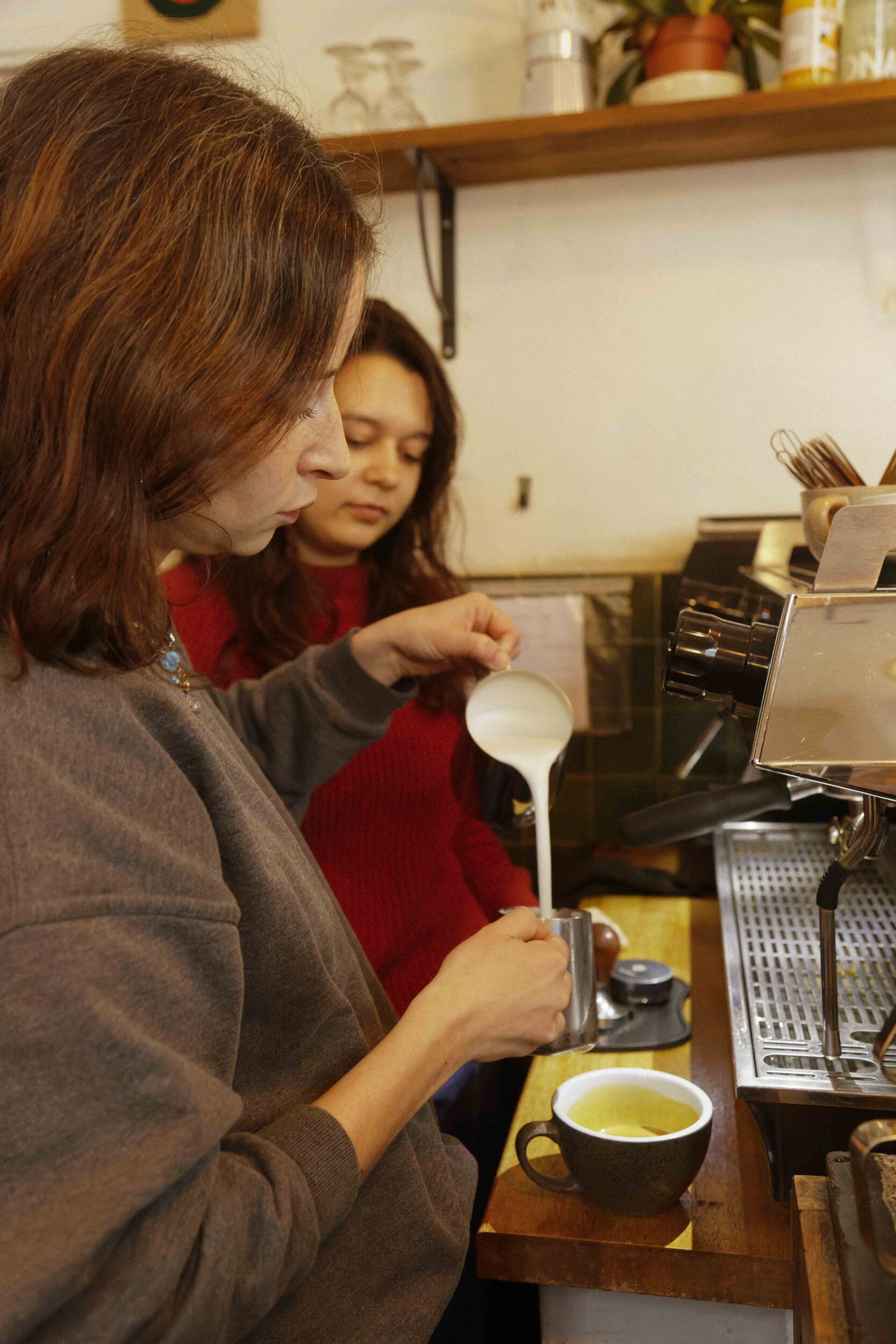 Wecandoo - Découvrez le latte art et l'extraction d'expresso avec Iris et son équipe - Image n°9