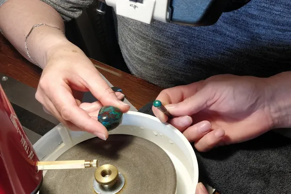 Réalisez votre bague cabochon en pierre naturelle avec Cédric - Image n°2 - Wecandoo