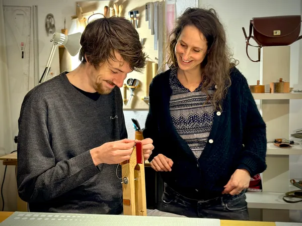 Confectionnez votre porte carte ou étui en cuir avec Juliette - Image n°4 - Wecandoo