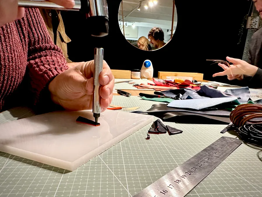 Créez vos bijoux en cuir avec Juliette - Image n°1 - Wecandoo