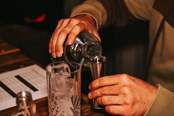 Enchantez votre équipe et plongez au coeur d'une distillerie artisanale avec Arnaud et Antoine - Afbeelding nr. 5 - Wecandoo