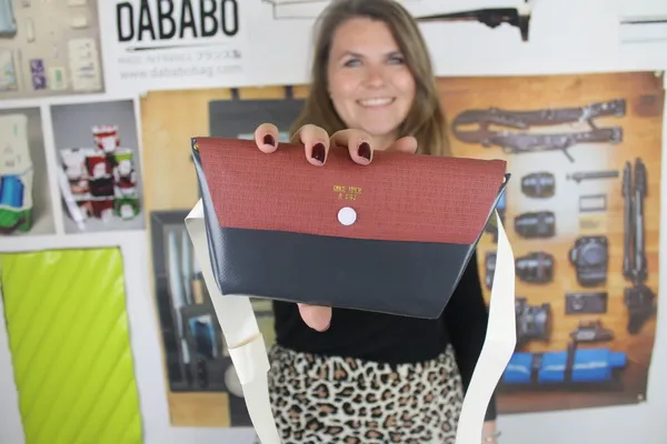 Réalisez et personnalisez votre banane upcyclée en chute de bâche de camion sans couture et sans machine à coudre! - Image n°5 - Wecandoo