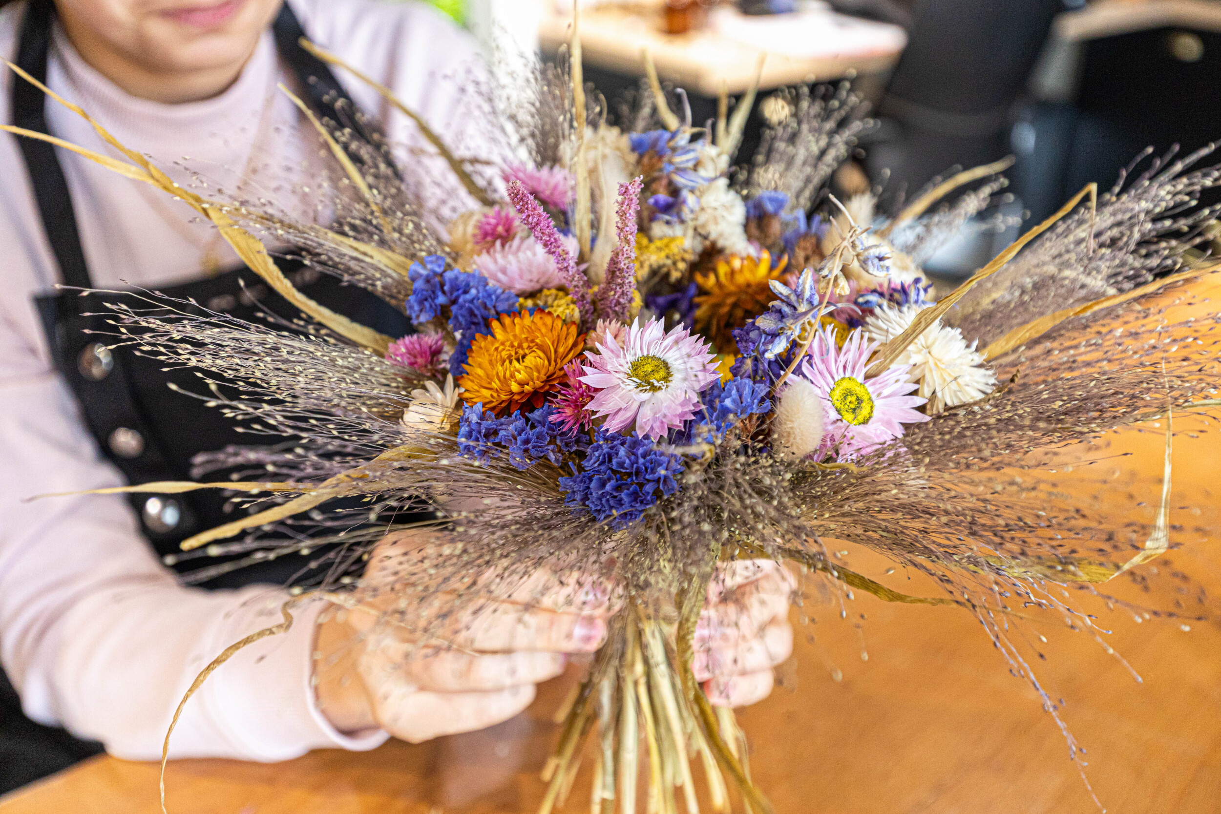 Wecandoo - Composez votre bouquet de fleurs séchées avec Annabelle - Image n°4