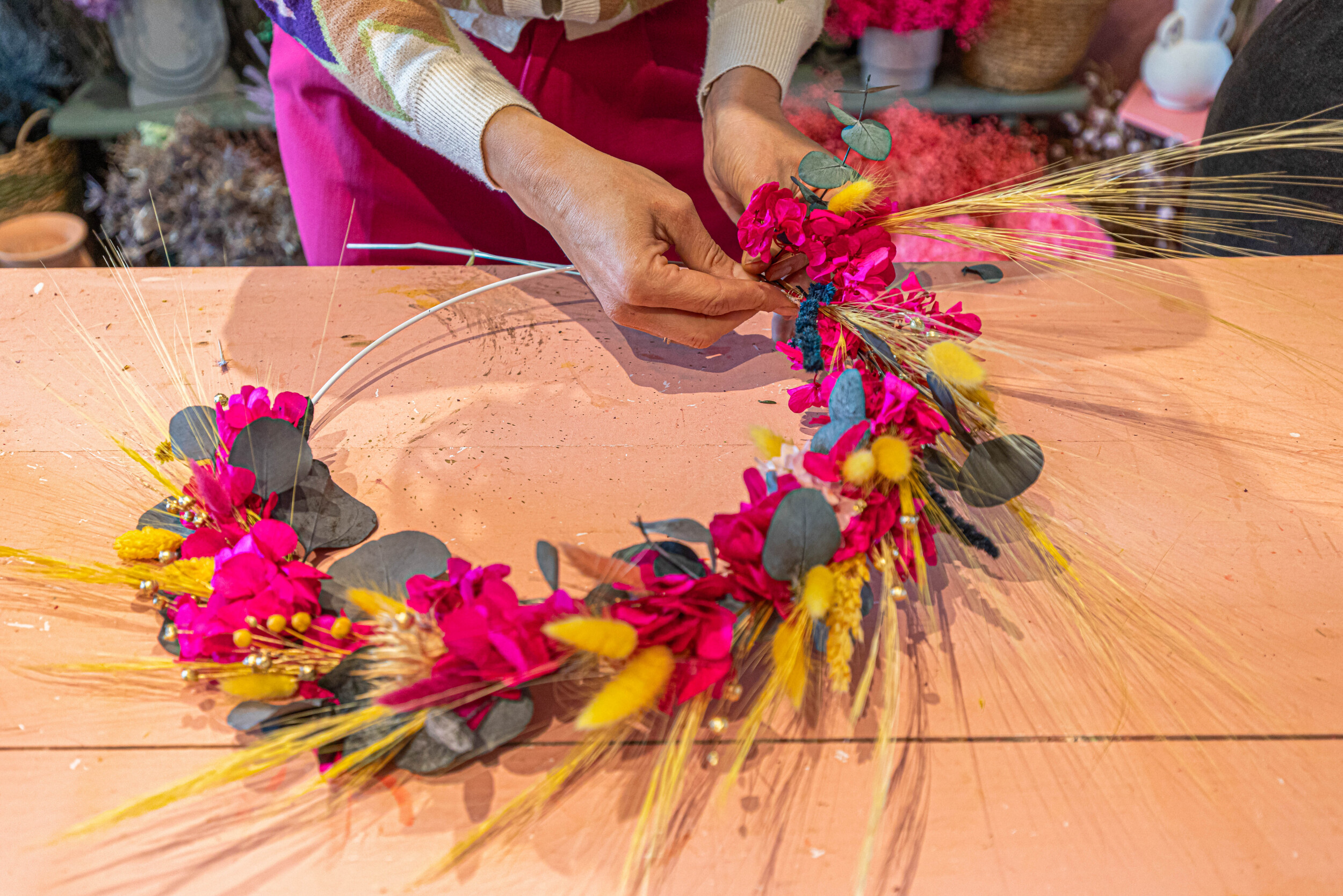 Wecandoo - Fabriquez votre couronne de fleurs avec Claire - Image n°1